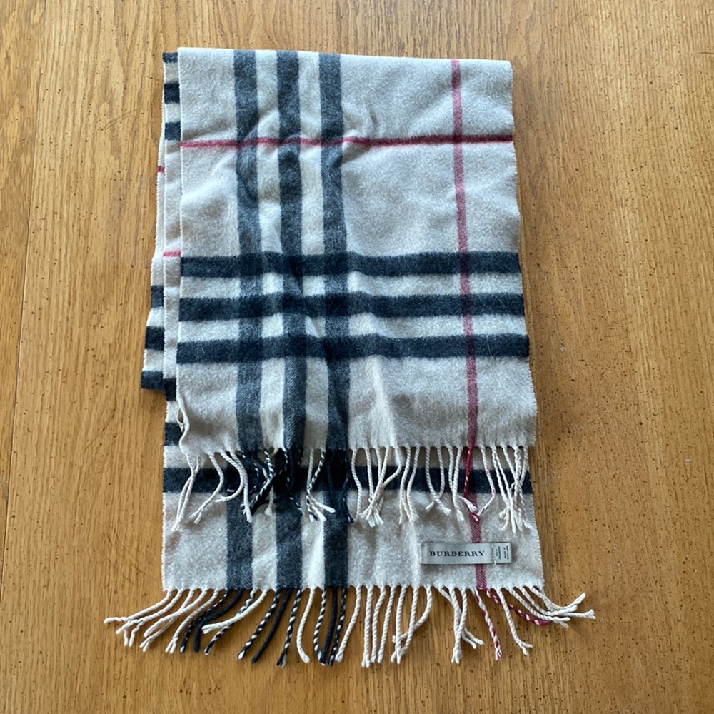 Used Burberry scarf